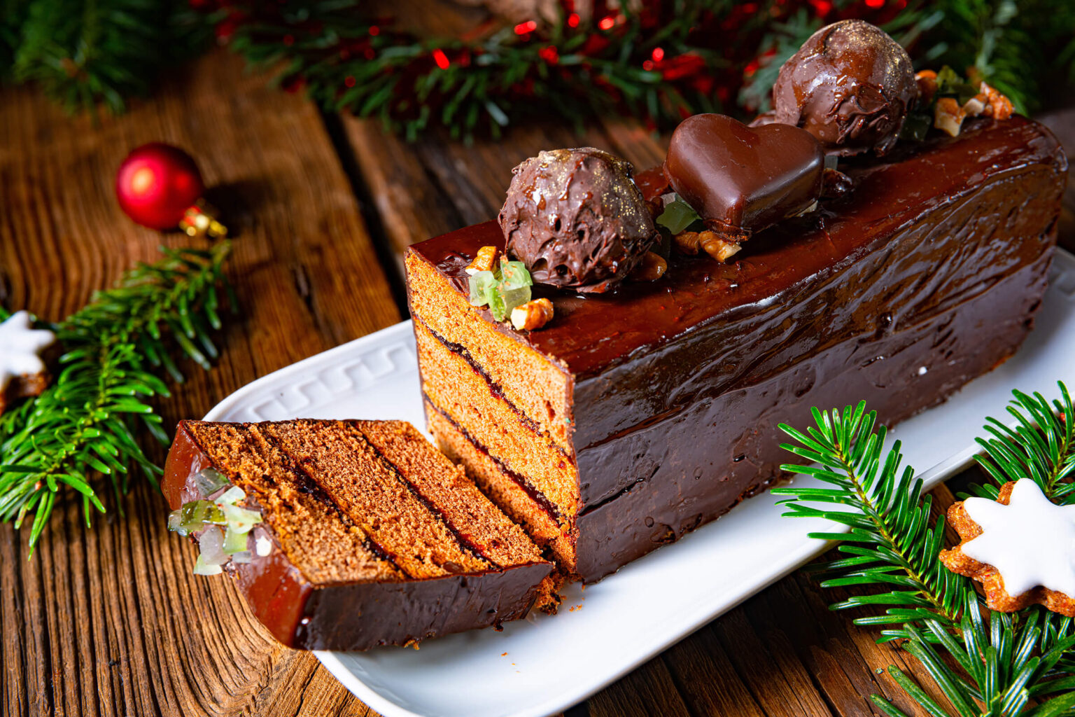Christmas gingerbread filled with jam